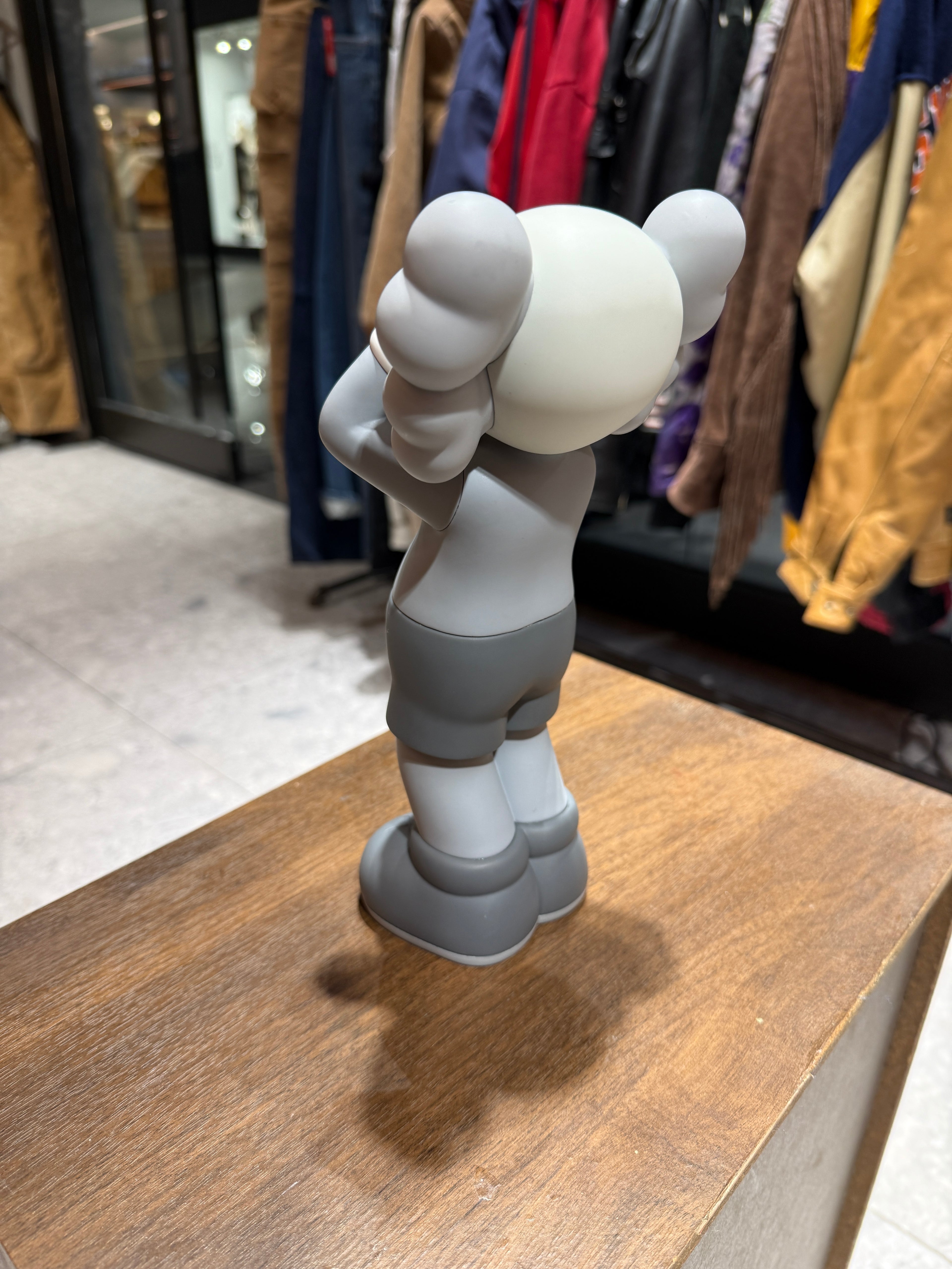 KAWS Holiday: UK Vinyl Figure KIF Vintage