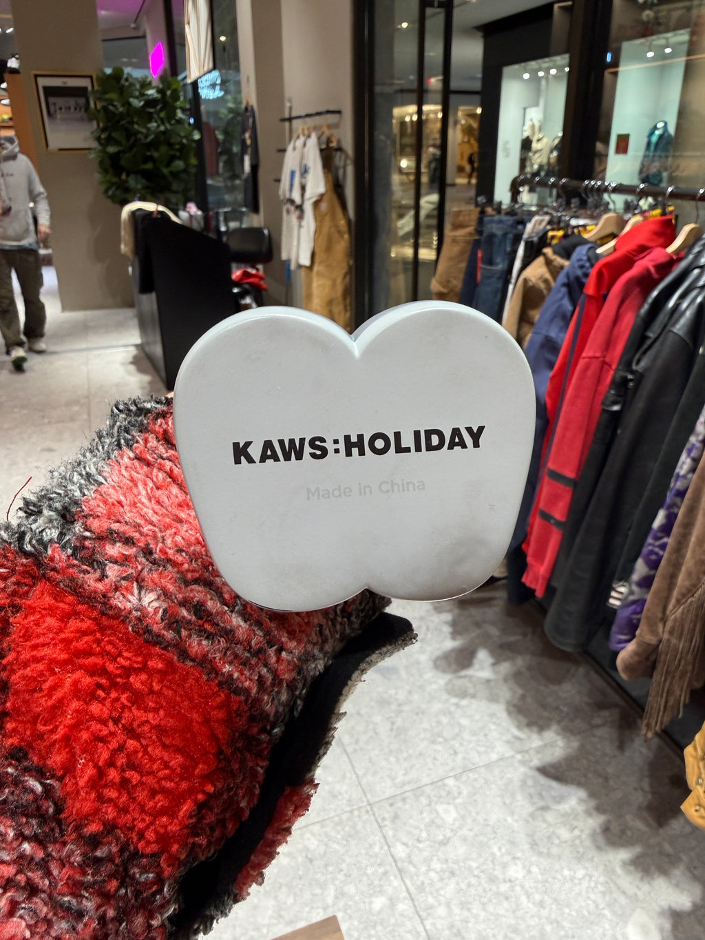 KAWS Holiday: UK Vinyl Figure KIF Vintage